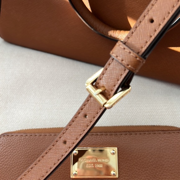 Michael Kors Saffiano Tote - Picture 3 of 13